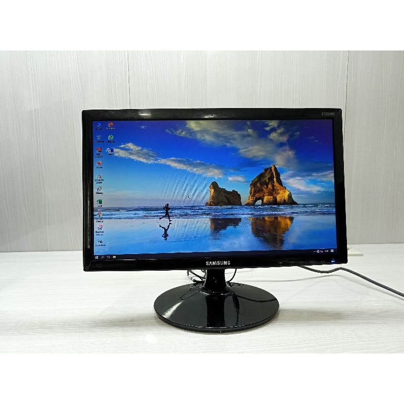 LED Monitor Samsung S19D300 19in Second Bergaransi