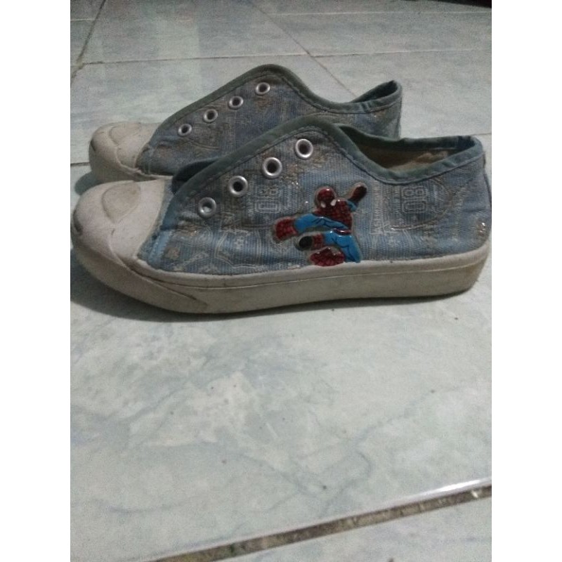 sepatu kets anak