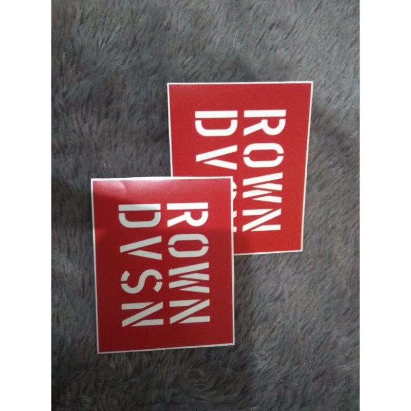

STIKER BRAND HYPE ROWN DIVISION VYNIL VINYL ANTI AIR MURAH SATUAN