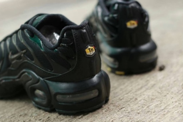 nike air max plus 3 black junior