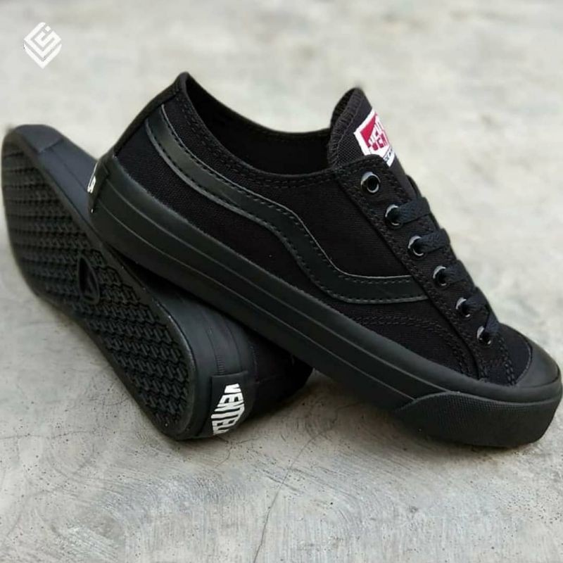 Ventela Public Low All black