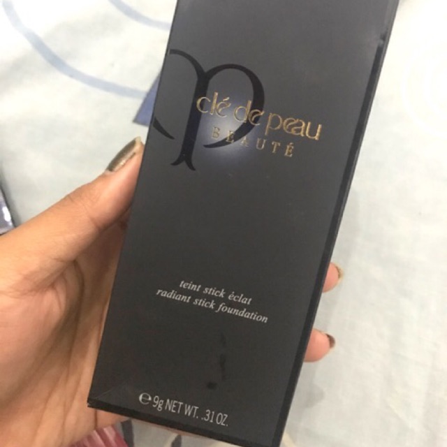 Cle De Peau Radiant Stick Foundation