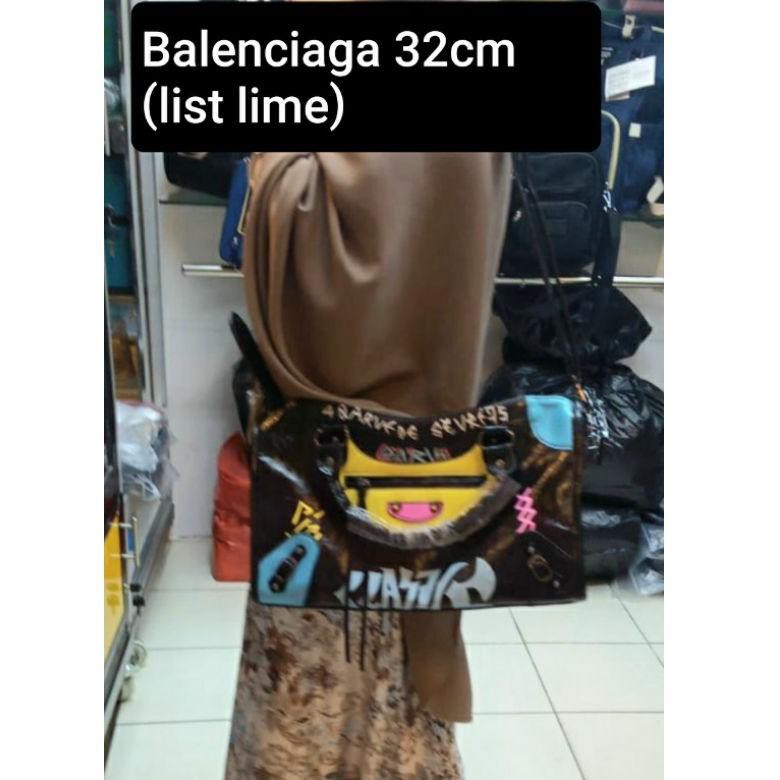 

READY STOCK SEMUA SIZE ! BALENCIAGA GRAFFITI (KODE P7331)