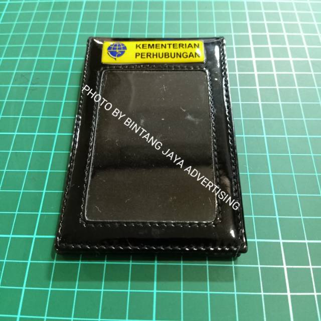 

ID CARD SAKU HITAM GLOSSY LOGO KEMENTERIAN PERHUBUNGAN REPUBLIK INDONESIA