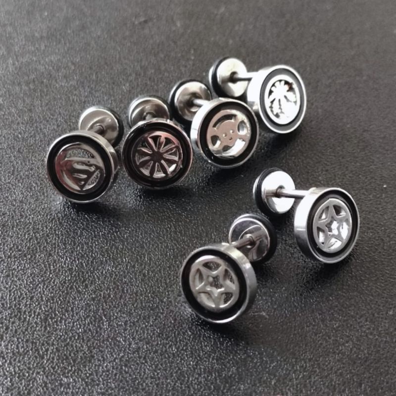 Satu Pasang Anting Roda Silver Titanium Pria dan Wanita