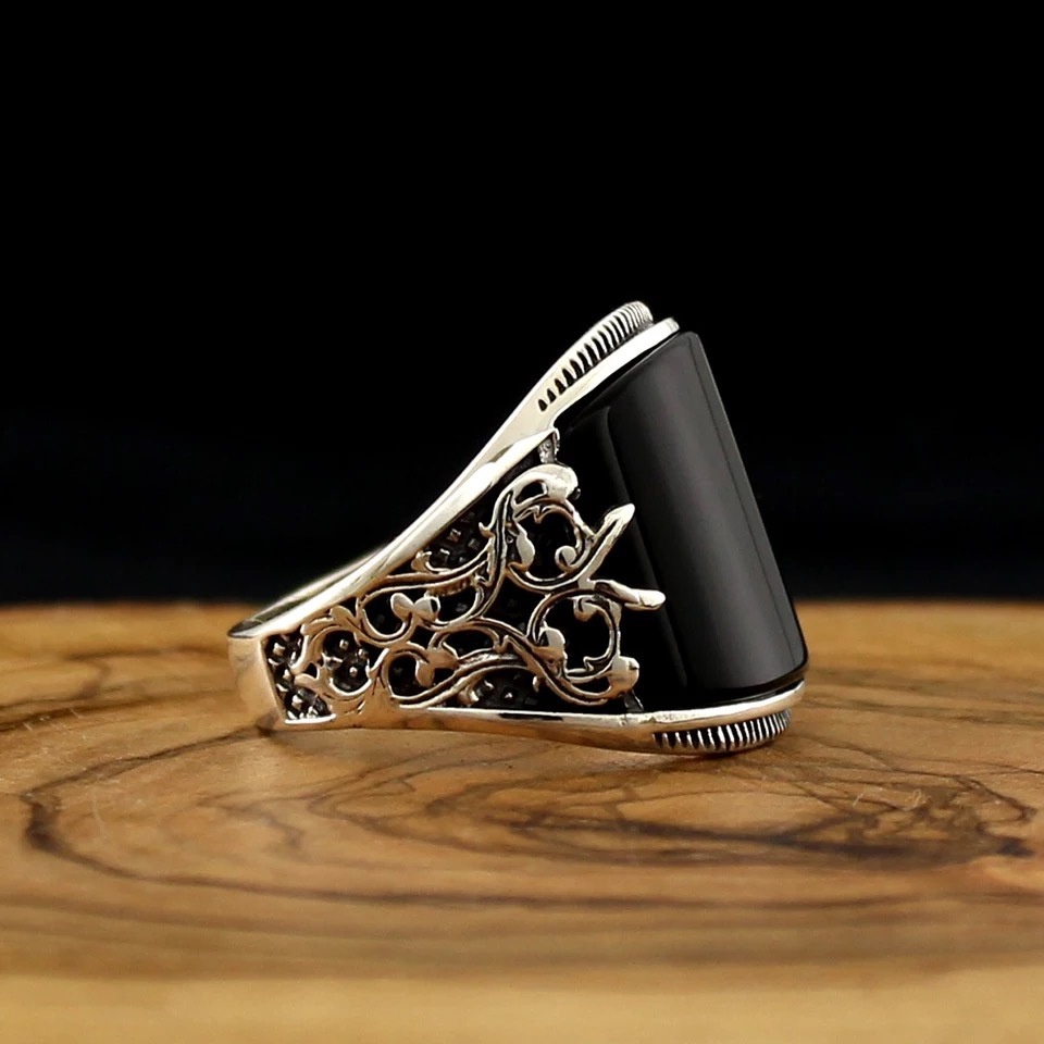 Cincin Model Melengkung Bahan Stainless Steel Warna Hitam Gaya Vintage Punk