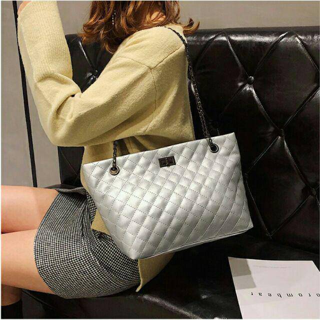 SBT143 SLING BAG BESAR Rantai Tas selempang wanita impor Import