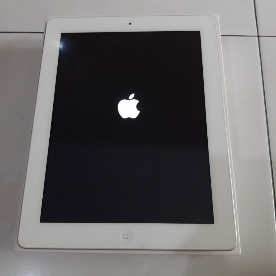 Apple Ipad 3 64gb wifi + Cellular Fullset Silver 9.7 inch Second Bekas