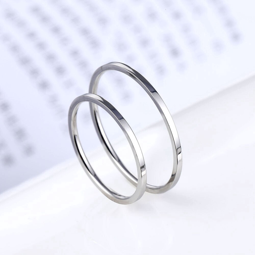 1pcs Cincin Bahan Titanium Steel Warna Rose Gold/Silver Ukuran 1mm Gaya Minimalis Anti Alergi Untuk Wanita