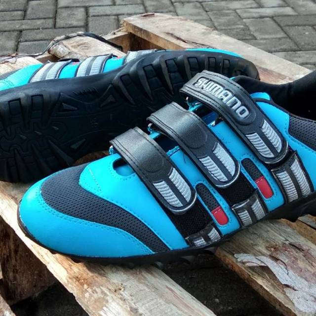 Sepatu gowes/sepatu sepeda