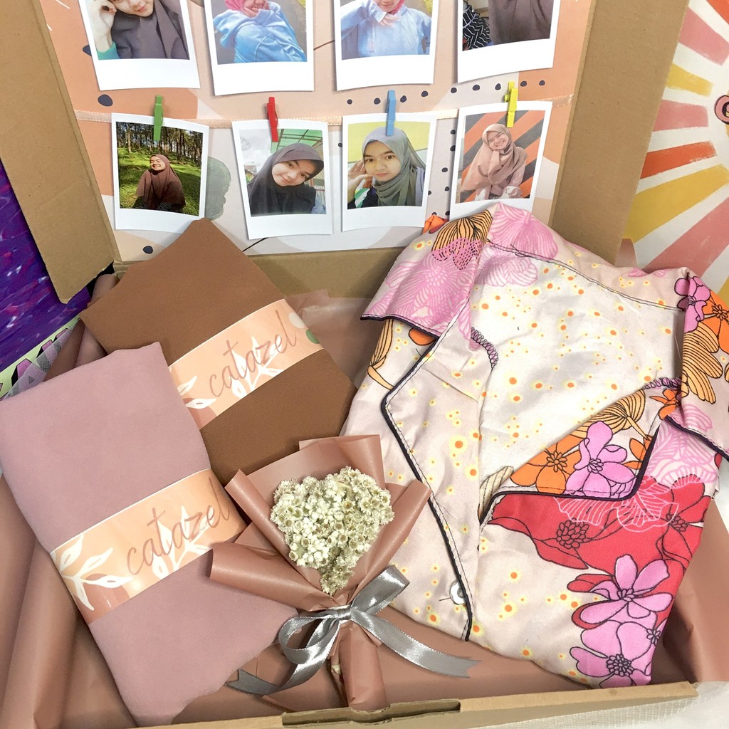 

Challa Gift Box (gift box kado wisuda kado ulang tahun kado pernikahan kado anniversary kado cewek)