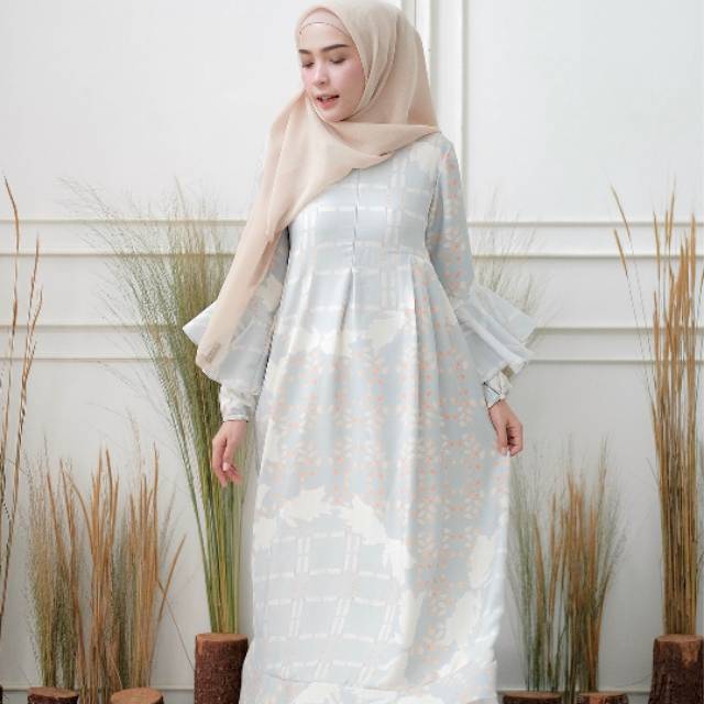 Belle Dress Wearing Klamby