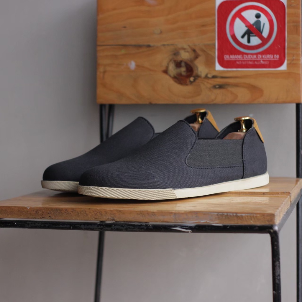 SEPATU KASUAL SLIP ON PRIA LOAFER DEWASA KANVAS PREMIUM ORIGINAL CASUAL FORMAL SLIP ON PRIA KERJA KANTOR GURU PNS PESTA RESMI NYAMAN || SLIP ON PRIA PANSUS FASHION SEKOLAH KULIAH TRANDY KEKINIAN BERKUALITAS