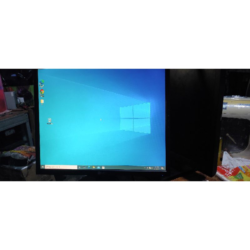 monitor Lg 19 in kotak bonus kabel vga dan power