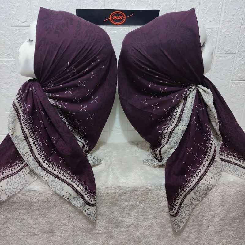 Hijab/Kerudung segi empat voal motif warna ungu