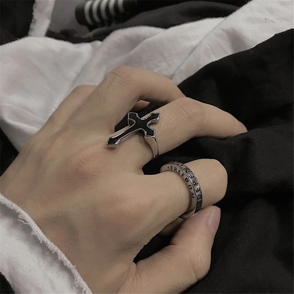 Cincin Model Terbuka Dapat Disesuaikan Bahan Logam Warna Hitam Gaya Vintage Gothic Untuk Wanita