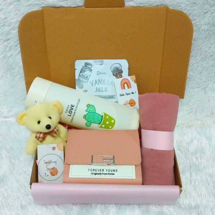

Hampers Kado Cewek/ Hampers Dompet/ Kado Ulangtahun/ Giftbox / Bella Square ||GMHLJ Ada.Promo