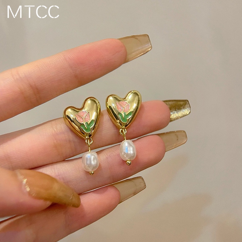 Anting Bentuk Hati Bahan Metal Aksen Mutiara Gaya Retro Untuk Wanita