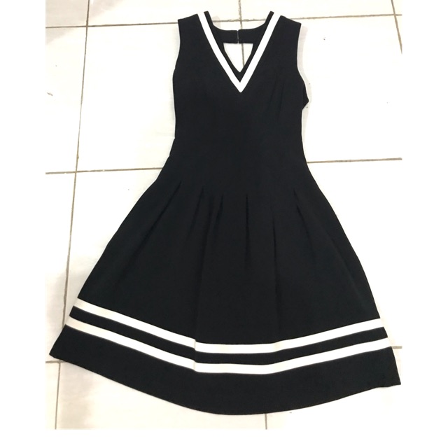 Dress pesta warna hitam stripe putih HM (Preloved)