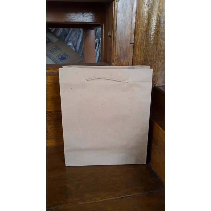 

Paper Bag Isi 12pcs Tas Souvenir Ukuran 19cm x 22cm Tas Kertas Cokelat Murah Goodie Bag 26-9312