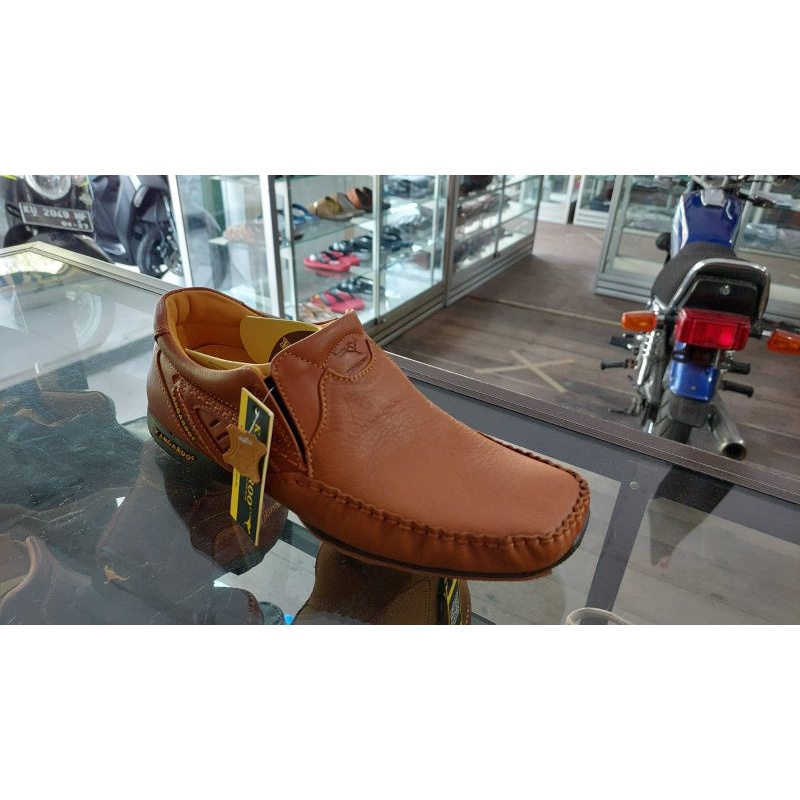 Sepatu Pria Kangaroo