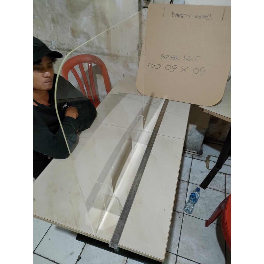 partisi acrylic sekat meja pembatas ruangan kasir divider 3mm bening murah 60x60cm