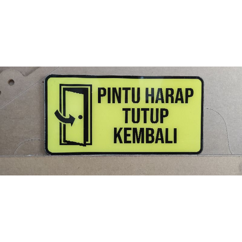 

SIGN / PAPAN PERINGATAN TUTUP PINTU KEMBALI DAN DILARANG PARKIR DIDEPAN