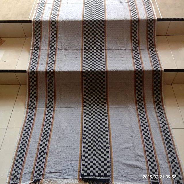 Kain tenun blanket Jepara original warna abu-abu hitam