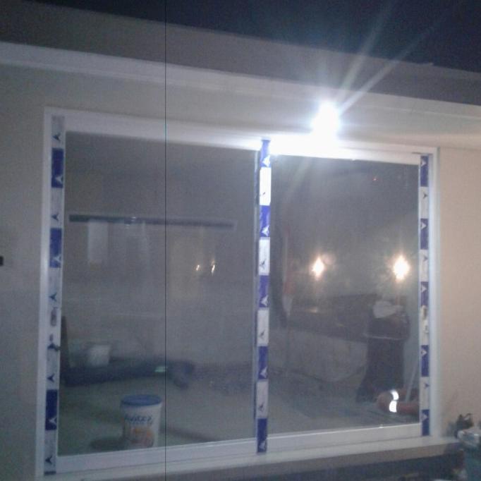 Partisi Kusen Kaca Pintu Alumunium / Penyekat Ruang Kantor - Hitam