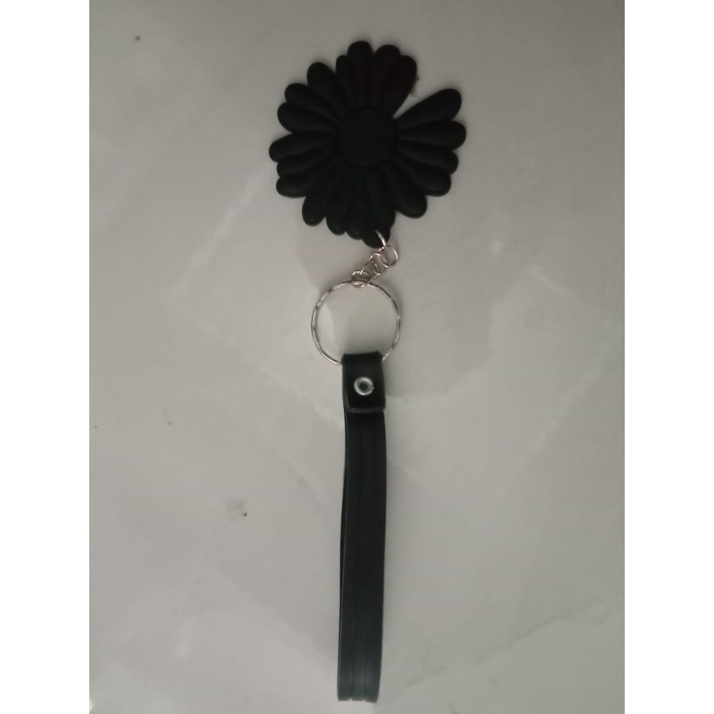 Gantungan Kunci Bunga Hitam / Gantungan Kunci Black Flowers Daisy