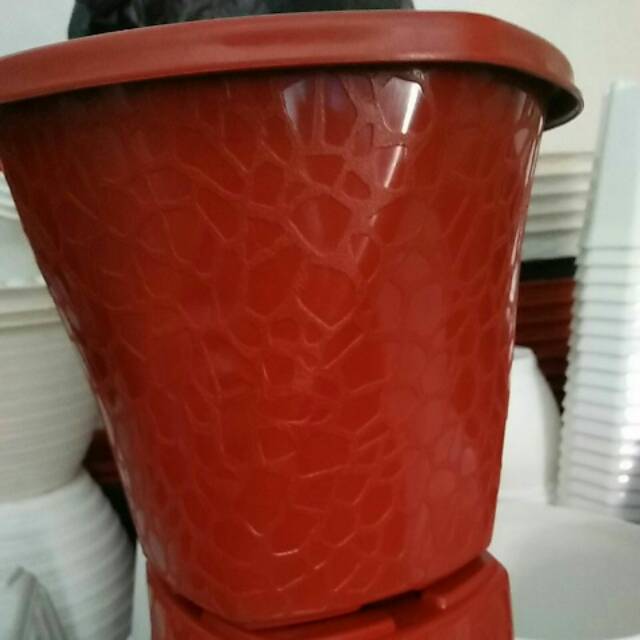 Pot bunga tanaman model twister merah bata ukuran 20cm