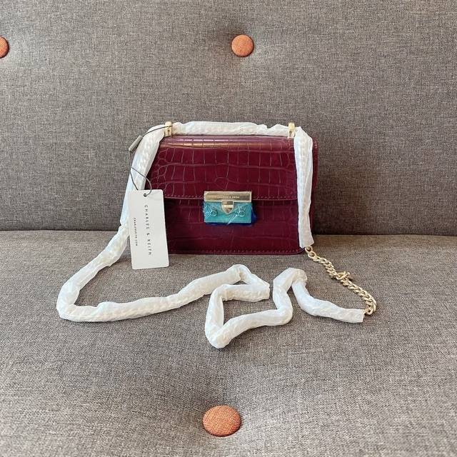 Tas cnk croco effect boxy chain bag