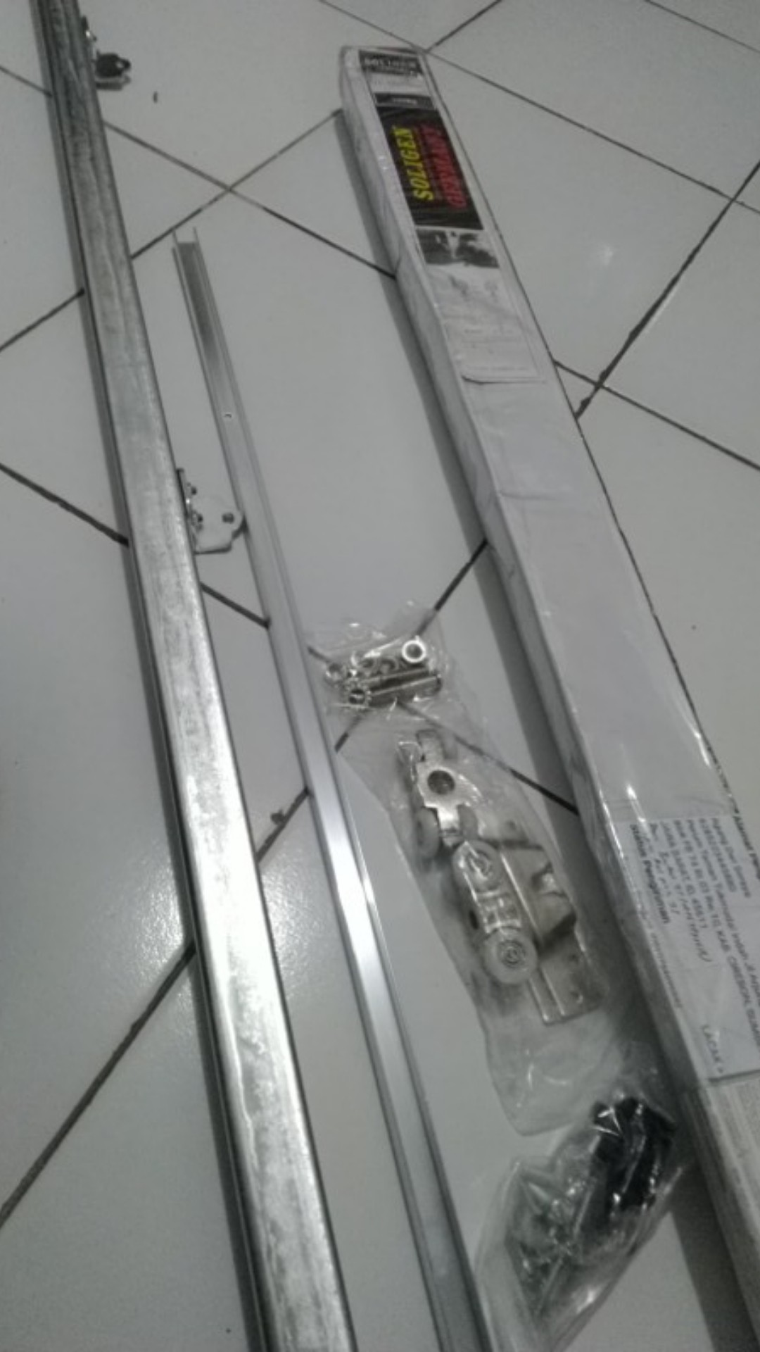 Rel Pintu Dorong / Kunci Pintu Geser J 3 Complit Soligen  Germany