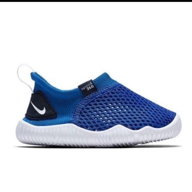 nike aqua sock