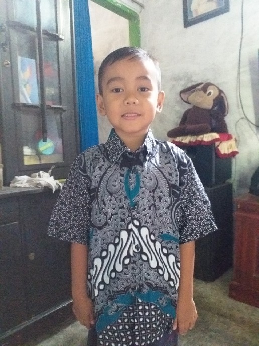 Baju Batik Couple Ayah Dan Anak Laki-laki Motif Dimensi Abu-abu