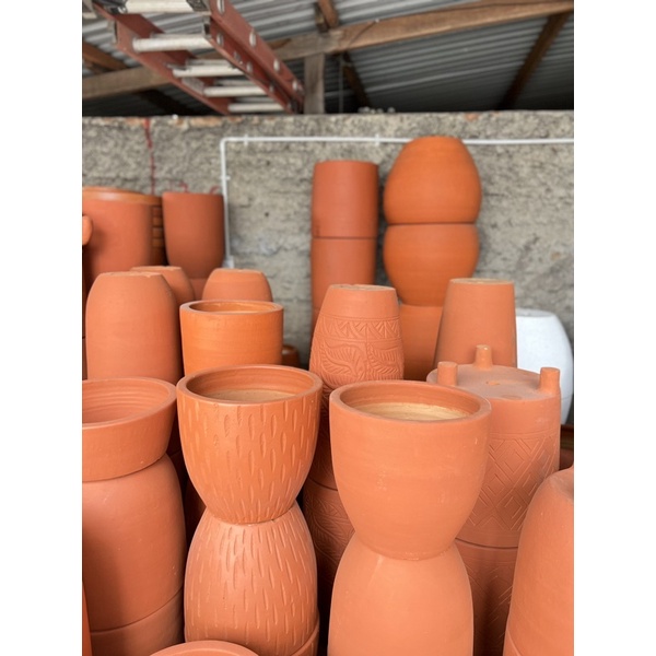 Pot gerabah terakota