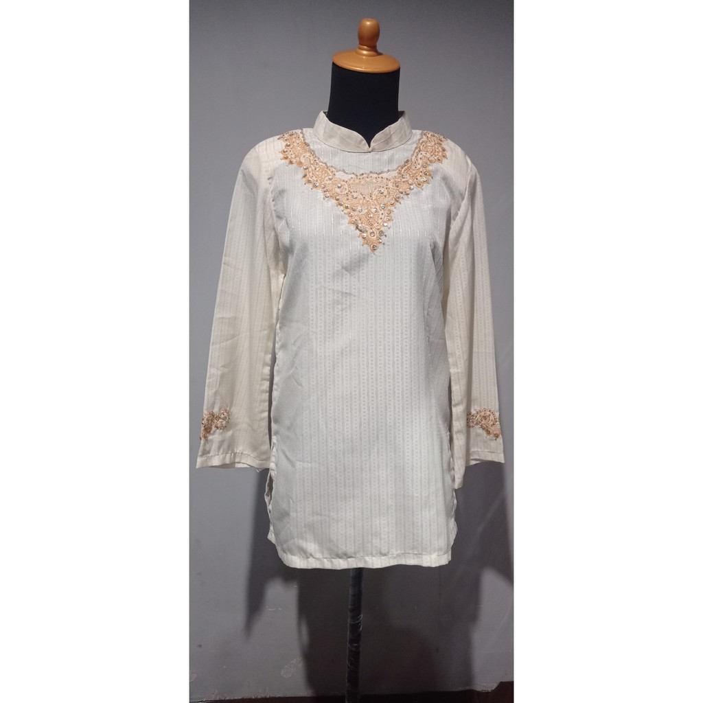 Baju Muslim Wanita Warna Putih Tulang Berpayet *Preloved*