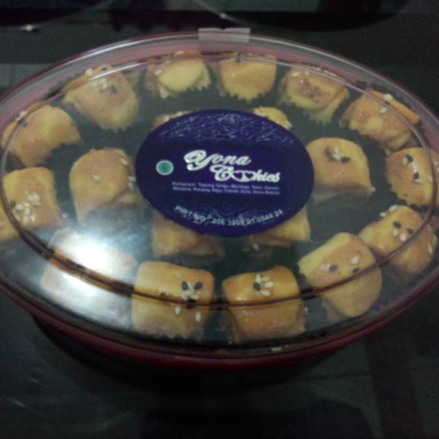 

Kue kering enak, renyak, dijamin halal