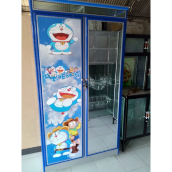 Lemari Kaca Doraemon 2 pintu