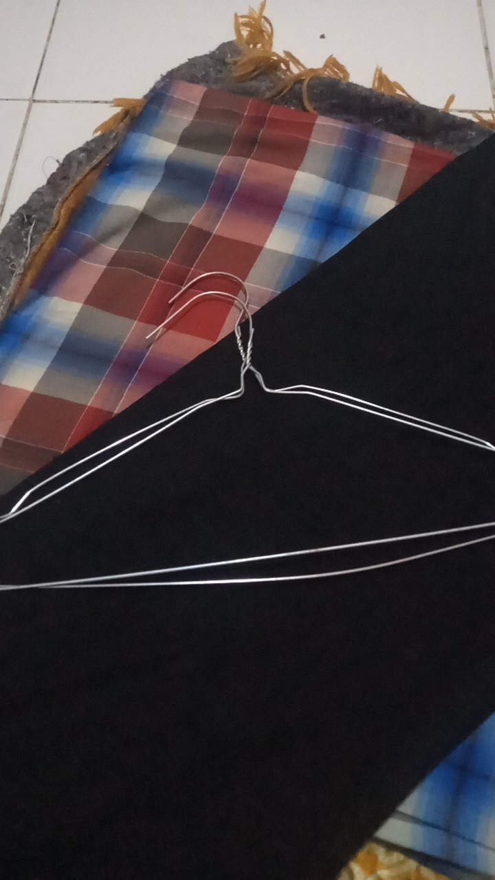 Gantungan Baju Kawat