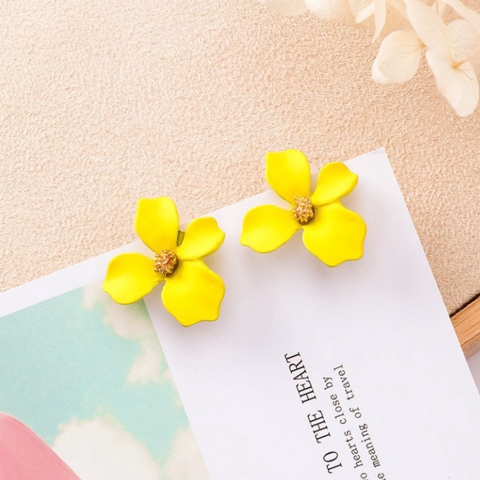 Anting Wanita Korea Motif Bunga/ Korean Flower Shape Earrings-Yellow