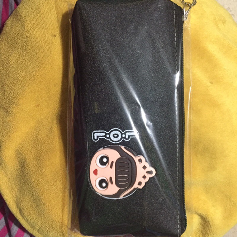 

Pouch alat tulis