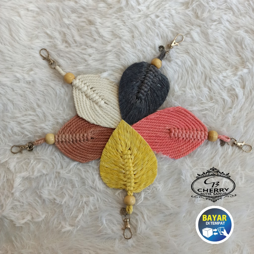 Souvenir gantungan kunci unik Bali motif rumbai rajut souvenir pernikahan unik dan murah