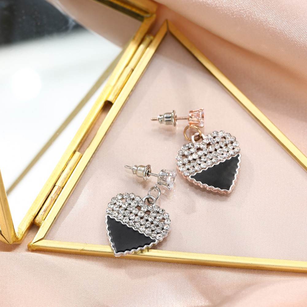 Anting Desain Berbentuk Hati Korea yang Berkilauan untuk Wanita