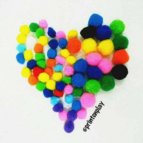 

pompom 3 cm (per pak isi 18 pcs)
