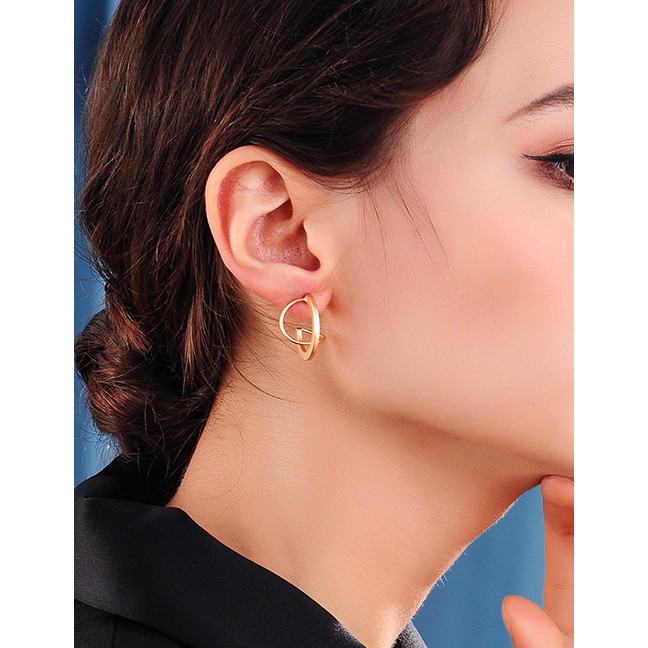 LRC Anting Tusuk Fashion Golden Irregular Geometric C-shaped Earrings D59102