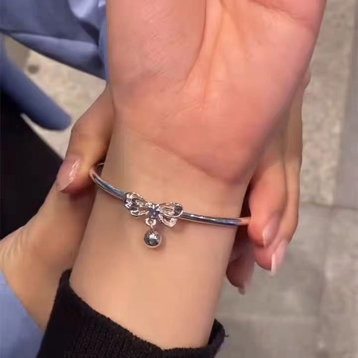 Gelang Bangle Bahan Alloy Lapis Silver Dengan Hiasan Pitalonceng Untuk Wanita