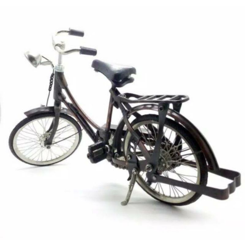 Miniatur sepeda ontel cewek khas jogja bahan besi, hiasan rumah, dekorasi rumah