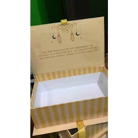 

box hampers custom uk 30x30x8
