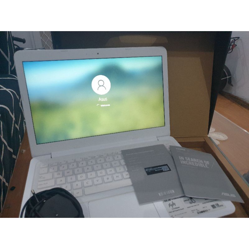 LAPTOP ASUS E402Y PUTIH SECOND MULUS HD 1TB